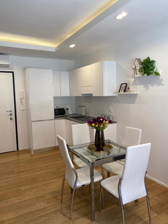 Kuchyňa alebo kuchynka v ubytovaní Gramsci 2 - Cozy Apartment near Sempione Park!
