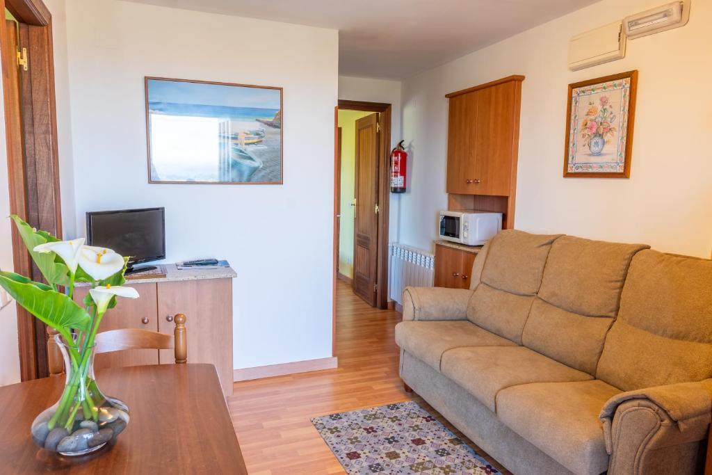 TV a/nebo společenská místnost v ubytování APARTAMENTOS OLGA