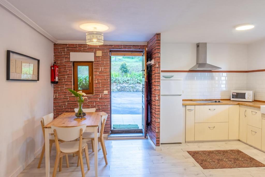 Kuchyň nebo kuchyňský kout v ubytování APARTAMENTOS OLGA
