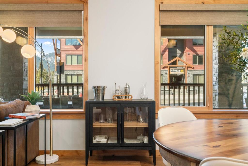 Posezení v ubytování Timberstone Condo by Canadian Rockies Vacation Rentals