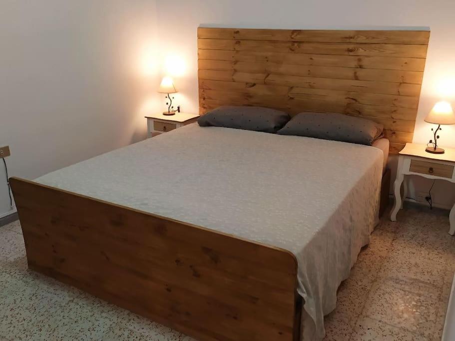a bedroom with a large bed with two night stands at Casa terrera de 2 dormitorios en Fasnia in Fasnia