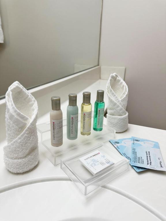 Divya Sutra Plaza and Conference Centre Calgary Airport - Resim 9