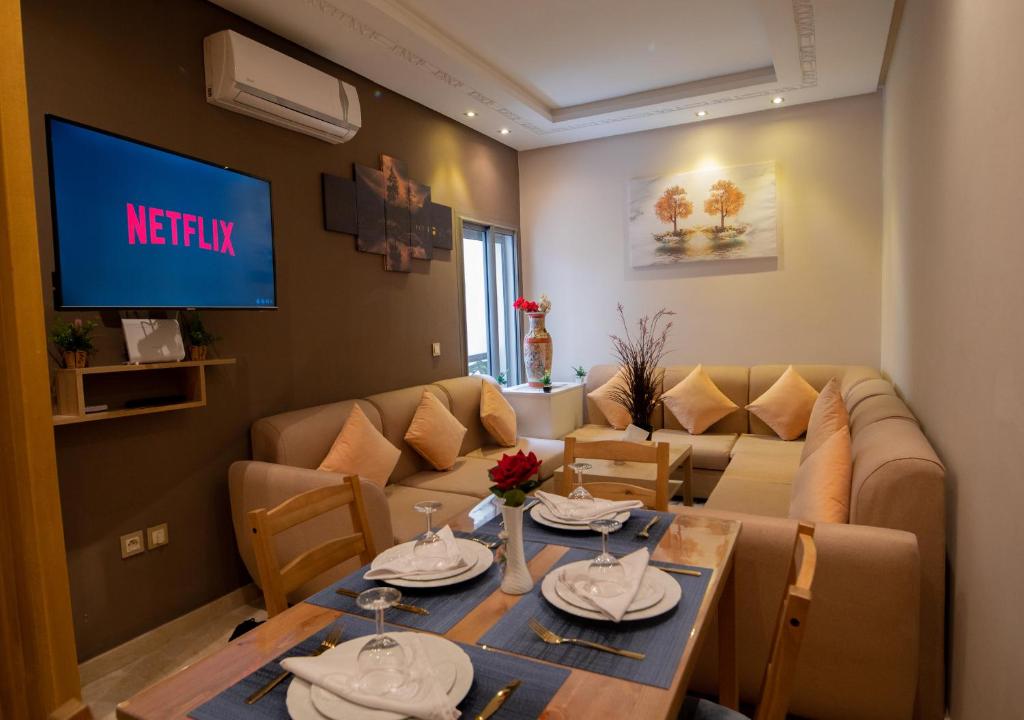 Posezení v ubytování R101- Cosy and stylish apartment with King Size Bed- Belvédère