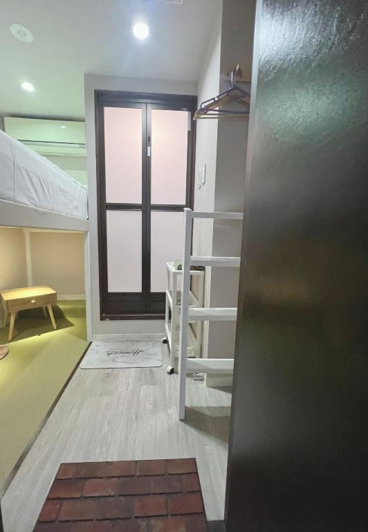 Postel nebo postele na pokoji v ubytování 誠家　MAKOTO HOSTEL