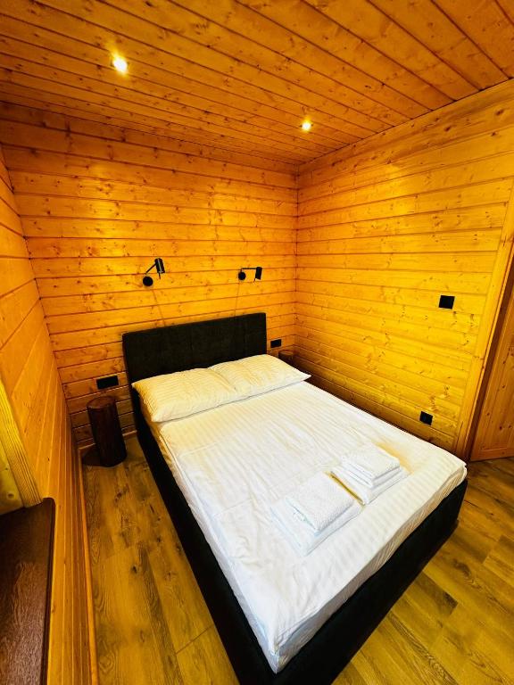 Łóżko lub łóżka w pokoju w obiekcie Kamienica House 9