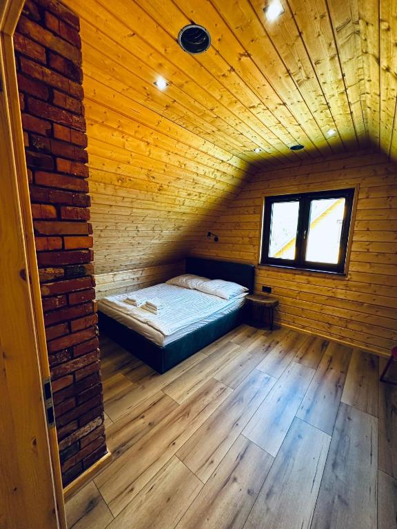 Łóżko lub łóżka w pokoju w obiekcie Kamienica House 9
