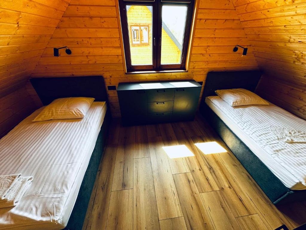 Łóżko lub łóżka w pokoju w obiekcie Kamienica House 9