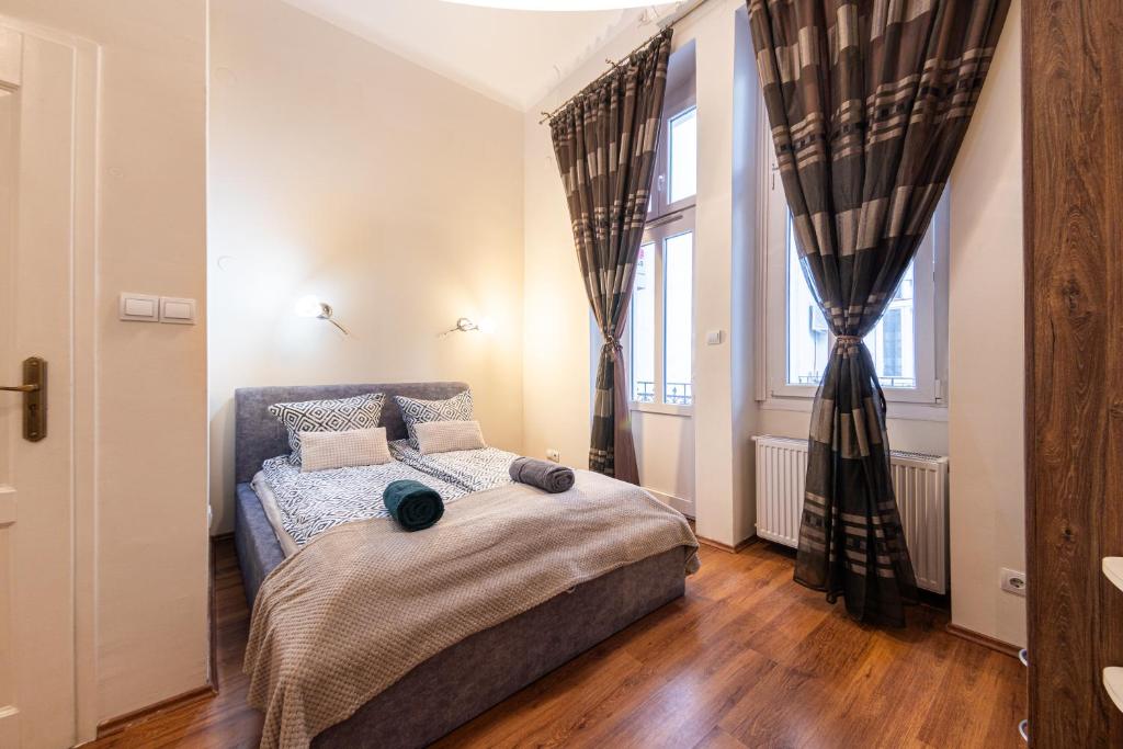 Postel nebo postele na pokoji v ubytování Urban Rooms