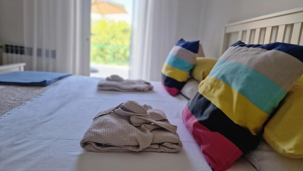 Postel nebo postele na pokoji v ubytování Cappelli Apartments - Lošinj