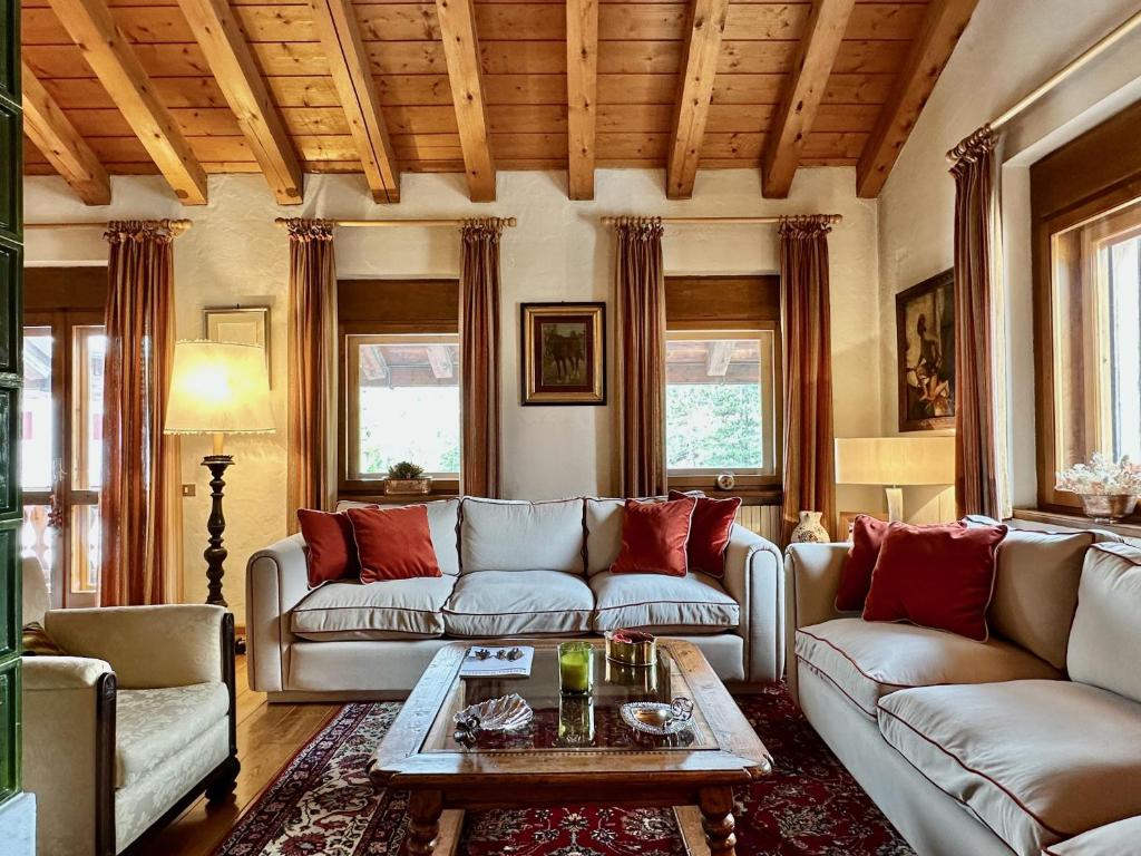 a living room with couches and a coffee table at Classy 4 bedroom few steps from centre in Cortina dʼAmpezzo