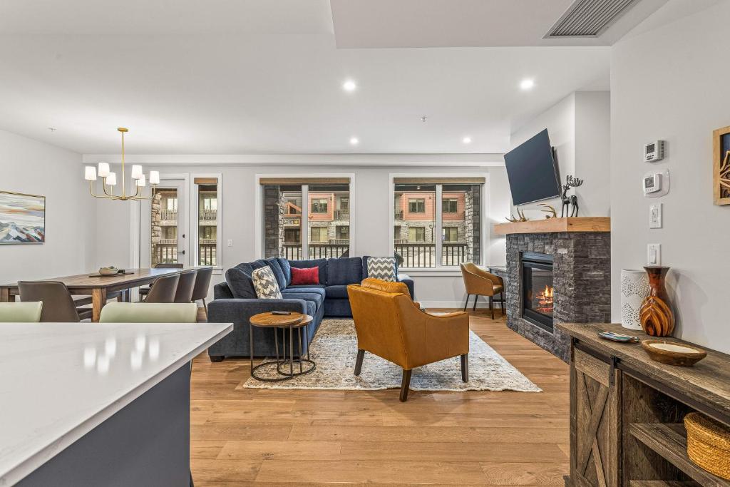 
113 - 2 Bedroom Premier Condo
