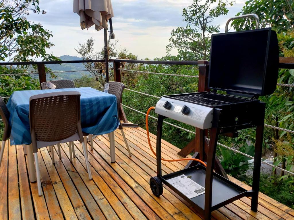 Gril dostupný pro hosty v luxury tent