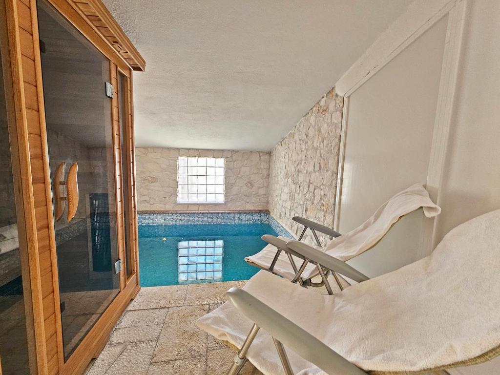 Bazén v ubytovaní Flamingo - House with private pool alebo v jeho blízkosti