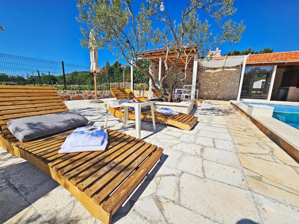 Bazén v ubytovaní Flamingo - House with private pool alebo v jeho blízkosti
