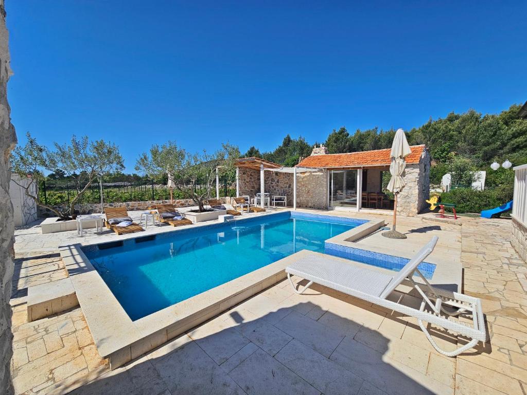Bazén v ubytovaní Flamingo - House with private pool alebo v jeho blízkosti