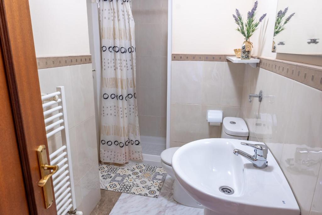 Koupelna v ubytování APARTAMENTOS OLGA