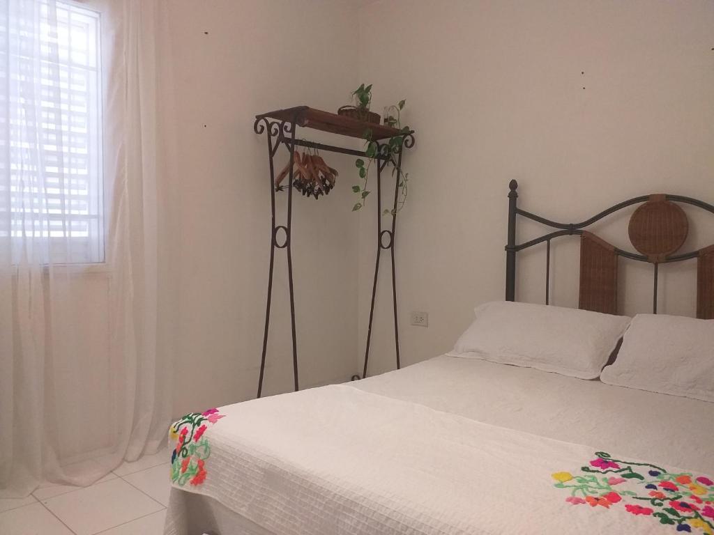 Dpto Económico con Garaje! Ideal para viajeros ! - Four-Bedroom Apartment