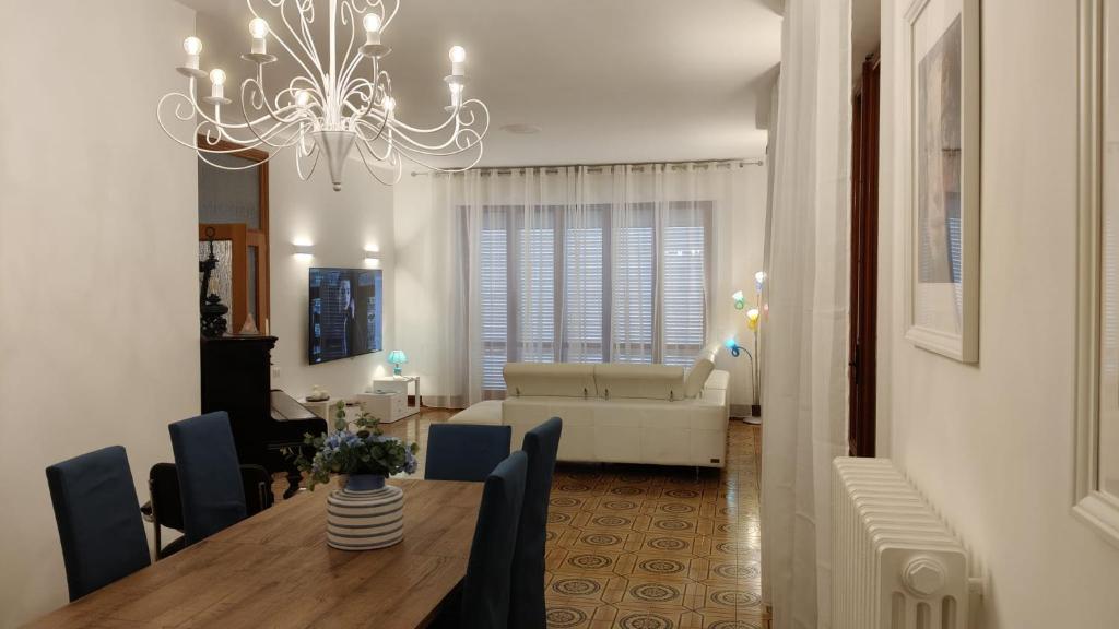 a dining room and living room with a chandelier at La Residenza del Cavallino in Fermo