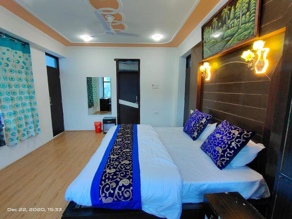 Ліжко або ліжка в номері HOTEL D INDIAN KARGIL