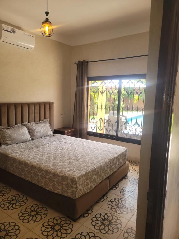 En eller flere senge i et værelse på Villa Ama