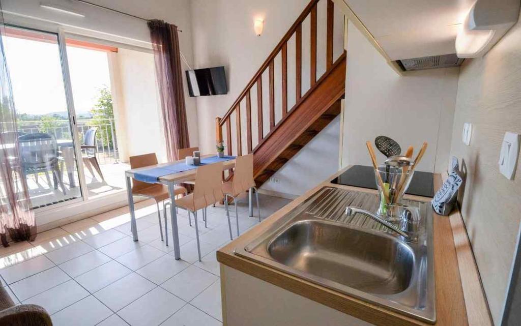 Kuchyňa alebo kuchynka v ubytovaní Appartement entier dans résidence de tourisme