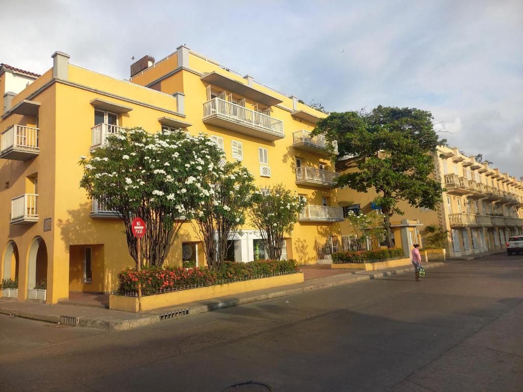 a yellow building on the side of a street at Apartamento centro historico in Cartagena de Indias