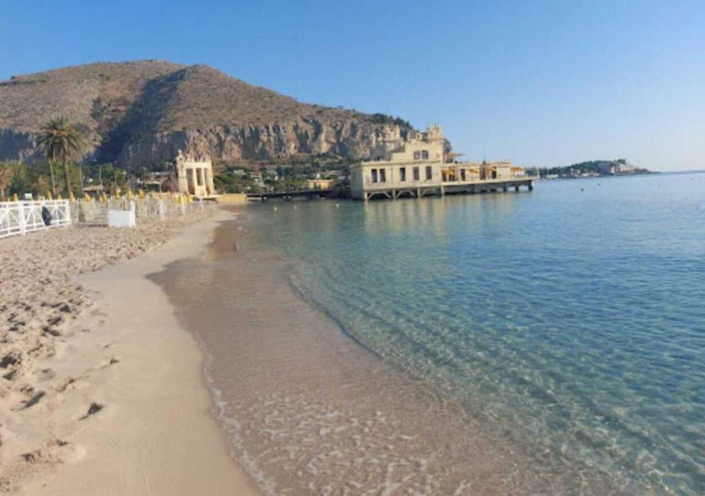 Fotografia z galérie ubytovania Casa vacanza a 11 km dall'aeroporto di Palermo v destinácii Carini