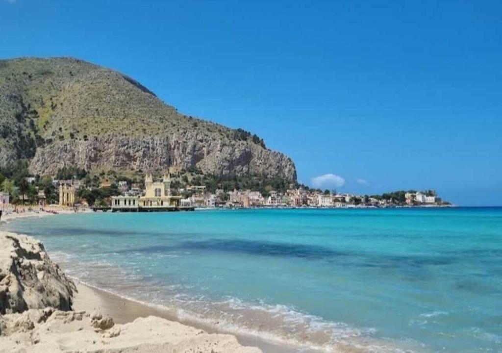 Fotografia z galérie ubytovania Casa vacanza a 11 km dall'aeroporto di Palermo v destinácii Carini