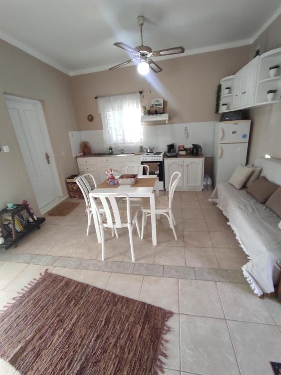 Kuchyň nebo kuchyňský kout v ubytování Myrties House
