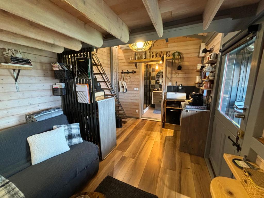 Kuchyň nebo kuchyňský kout v ubytování TiNY HOUSE LE CHALET