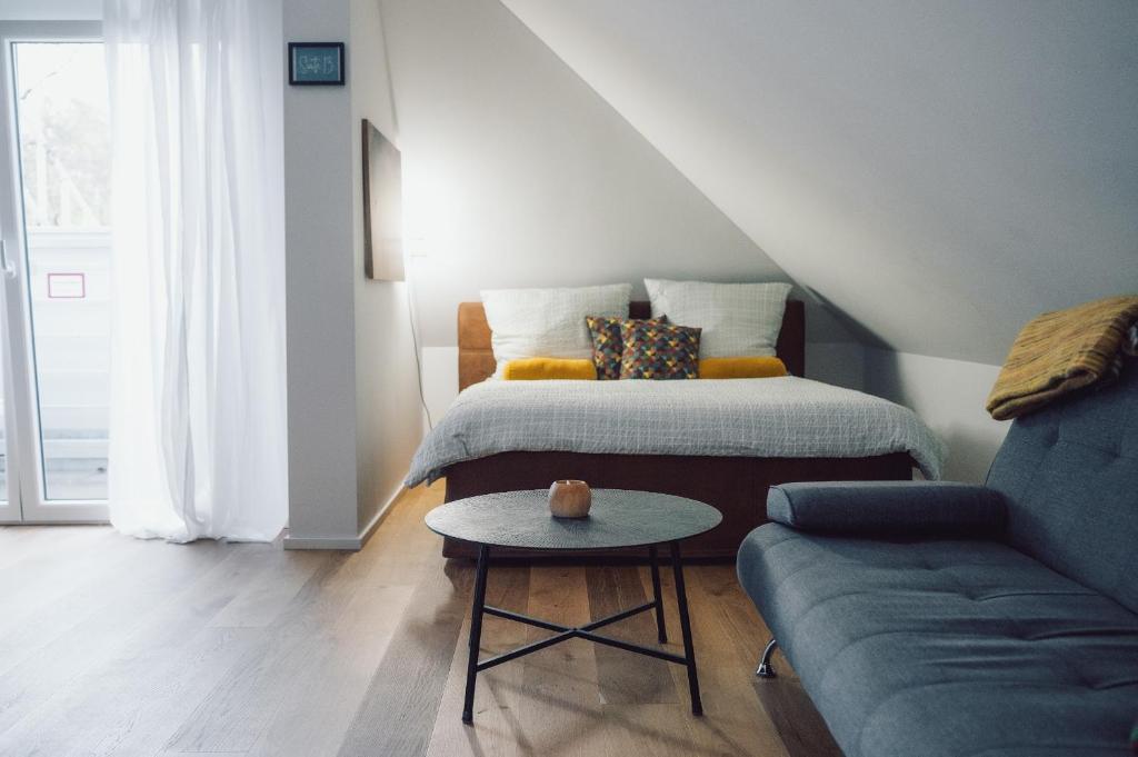 Posezení v ubytování Suite 13 im Wald mit Balkon