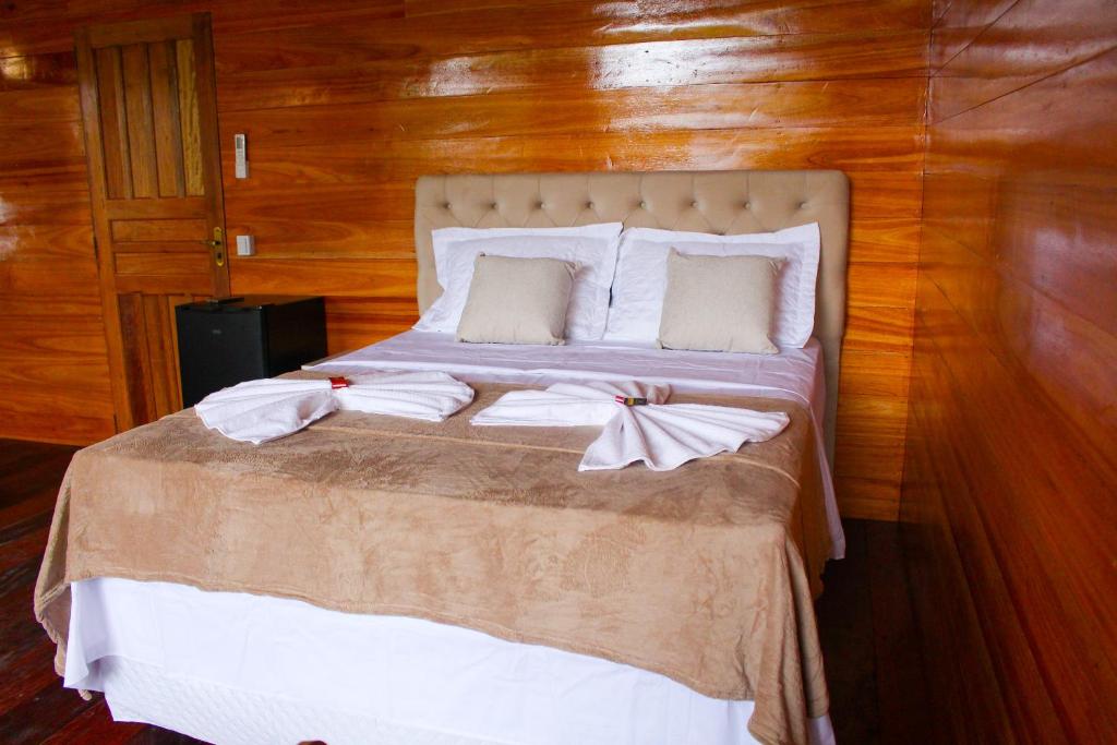 Postel nebo postele na pokoji v ubytování Dolphin Lodge