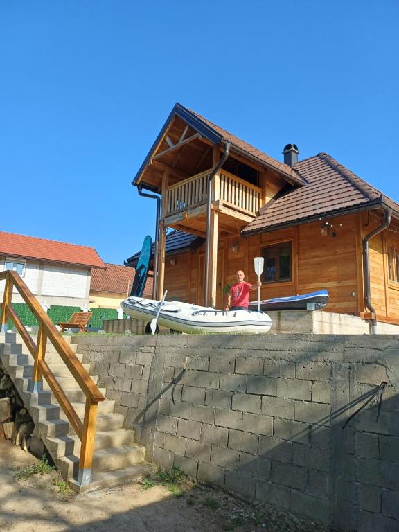 Budova, kde se prázdninový dům nachází