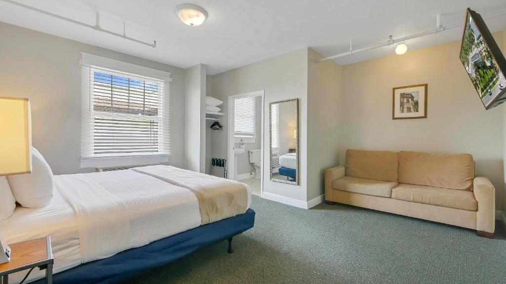 Crystal Bay Historic Hotel - Deluxe King Room