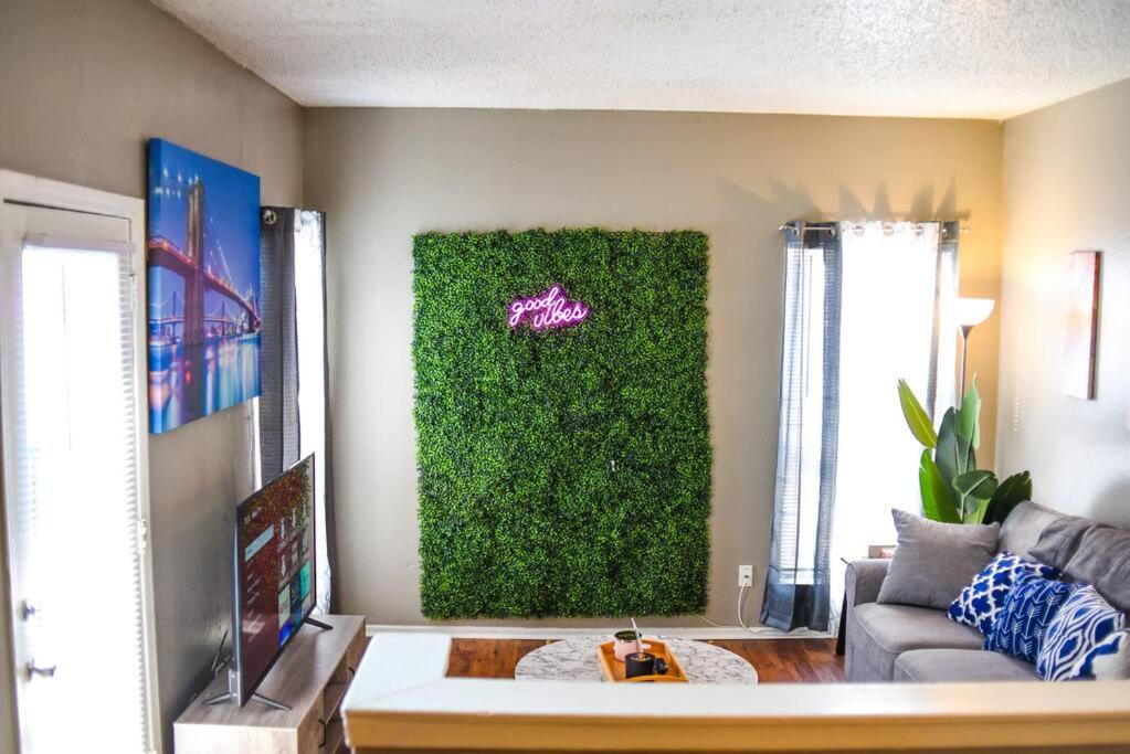 a living room with a green wall at 6 Mins Away Cowboy/Ranger Stadium Arlington 1bd in Arlington