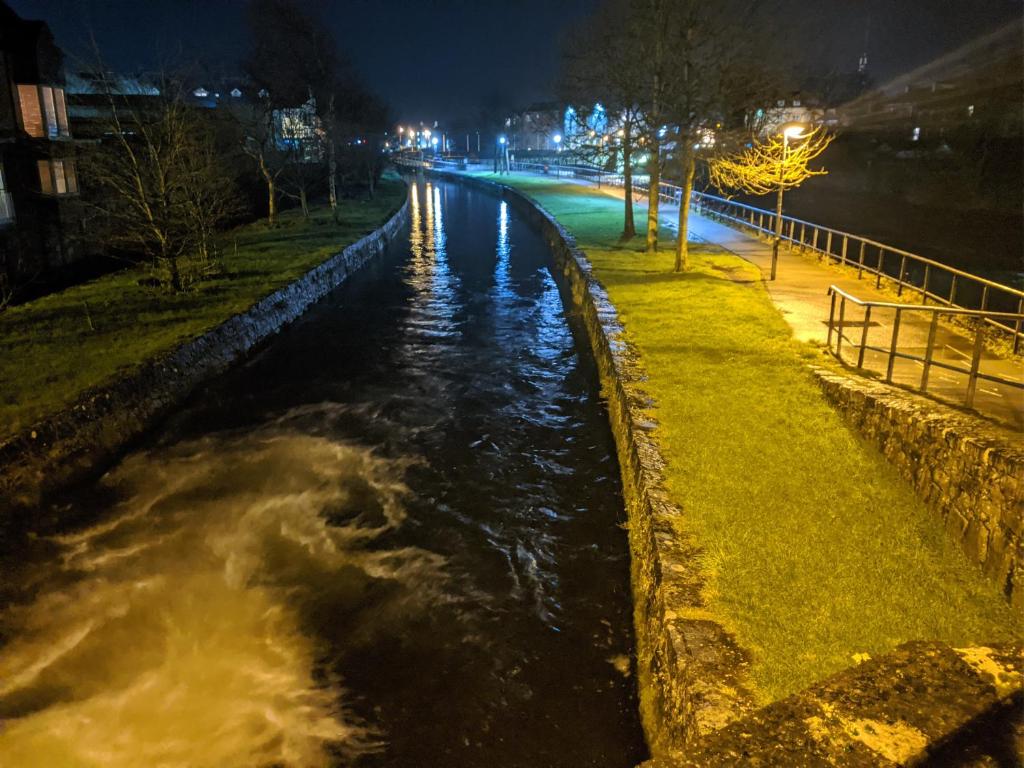 Výhled na řeku, která protéká v blízkosti ubytování v soukromí