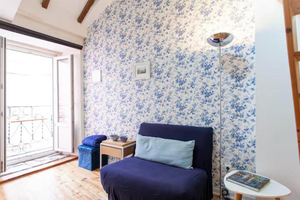 Alfama II, eco-penthouse with french balcony