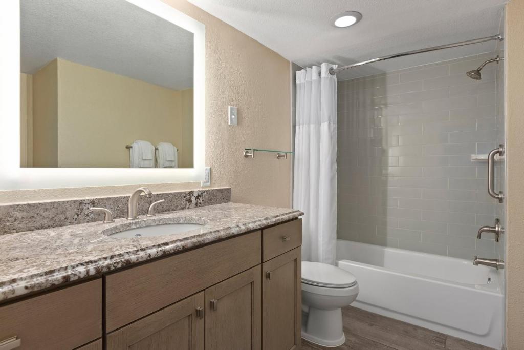 Ein Badezimmer in der Unterkunft Club Wyndham Westwinds