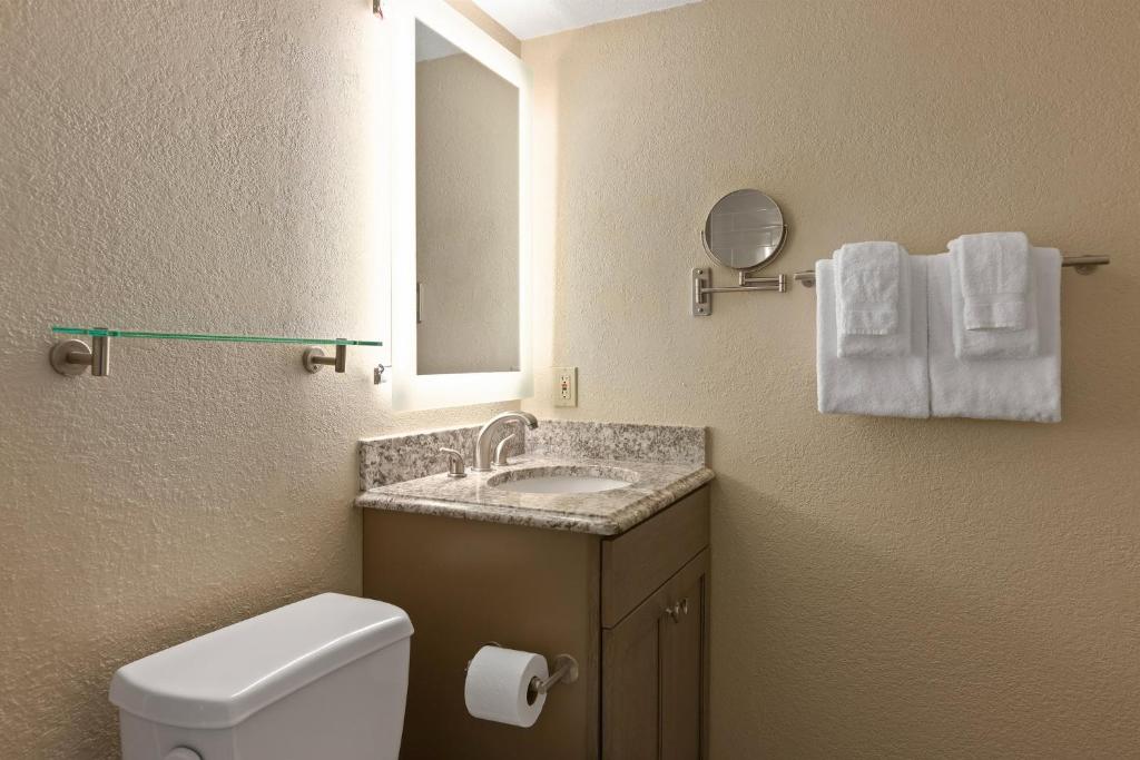Ein Badezimmer in der Unterkunft Club Wyndham Westwinds