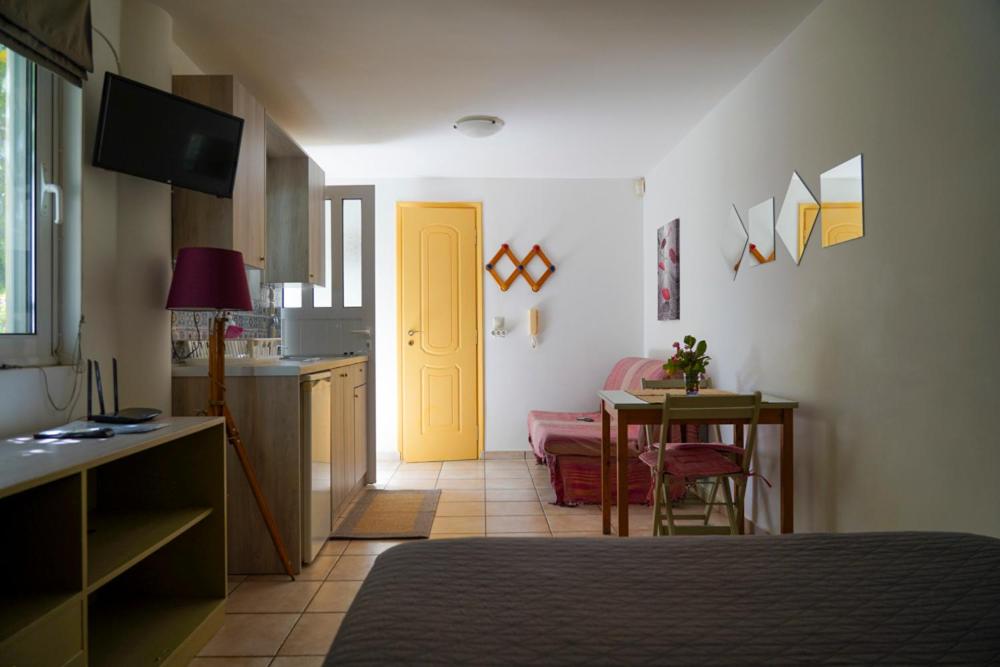 Kuchyň nebo kuchyňský kout v ubytování Cosy guest house with private yard