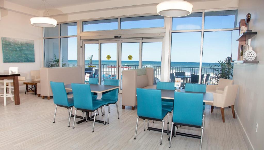 Holiday Inn Express & Suites Panama City Beach - Beachfront by IHG photo
