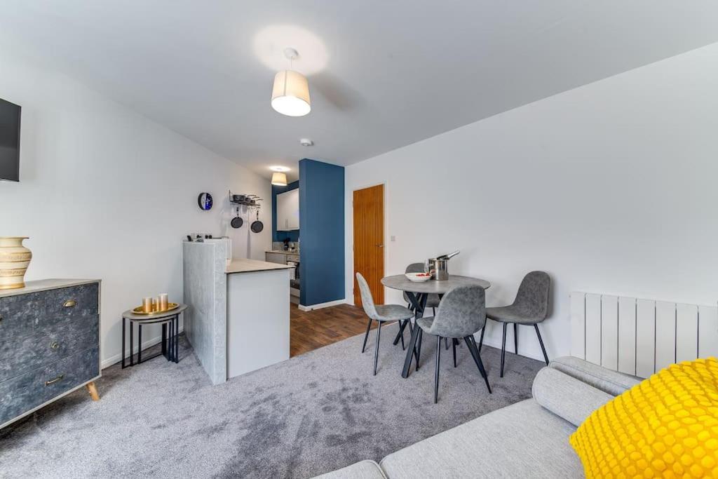 Exquisite 1st Floor Apartment 3