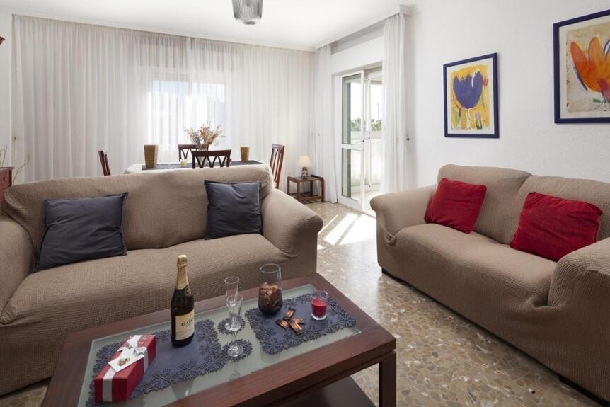 Posedenie v ubytovaní Apartamentos "Un Rico Domingo", Parking solo planta baja