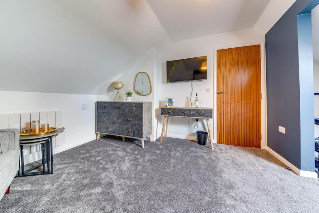 Bijou Booth House Loft 6