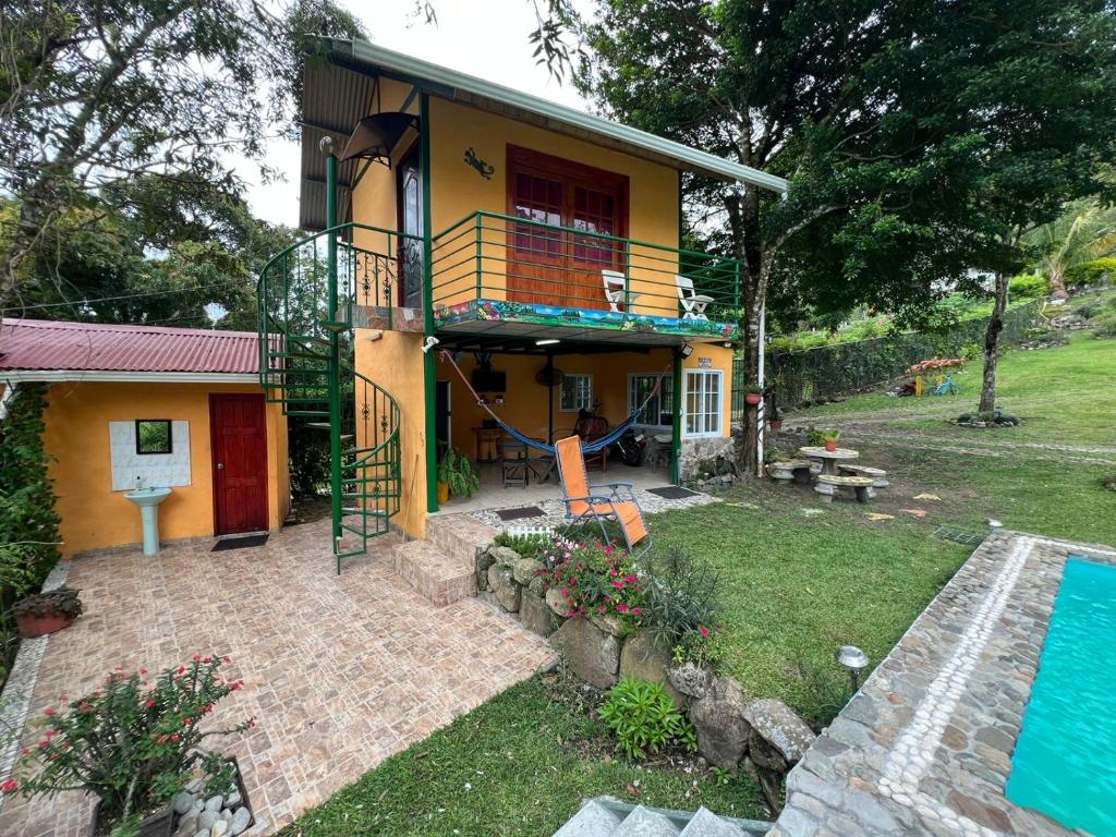 a house with a swimming pool in front of it at Cabaña la India in Valle de Anton