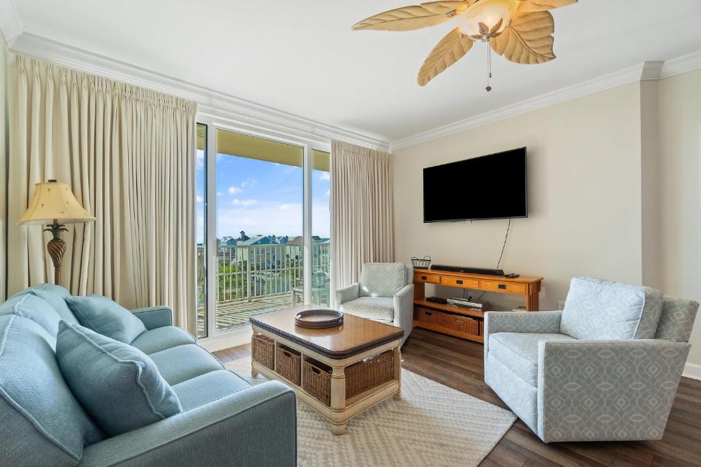 Μια τηλεόραση ή/και κέντρο ψυχαγωγίας στο The Indies 303 by Vacation Homes Collection