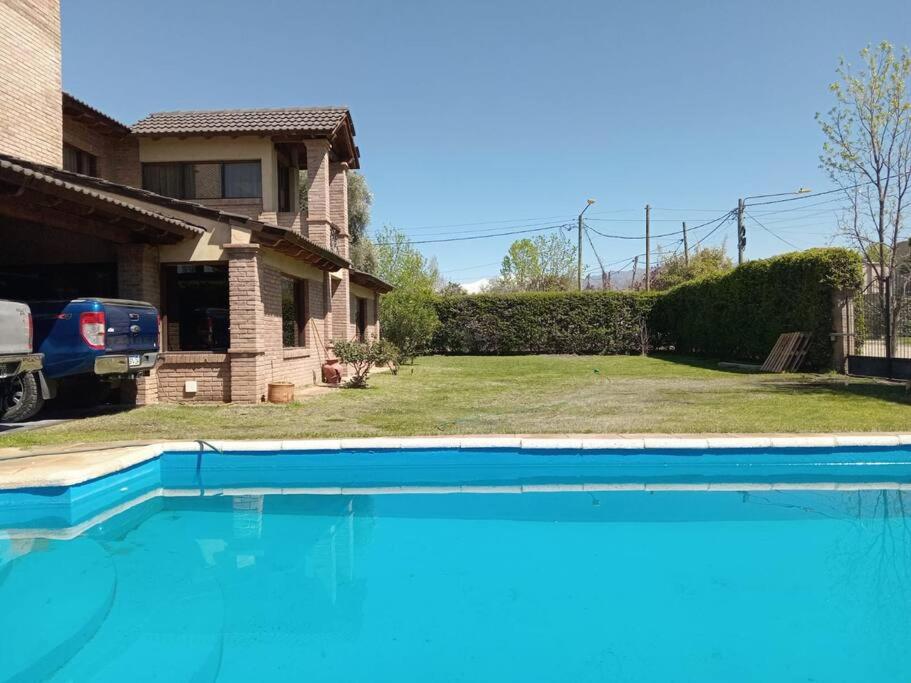 Piscina de la sau aproape de Casa Barrio Medrano 5Pax Chacras By Inside