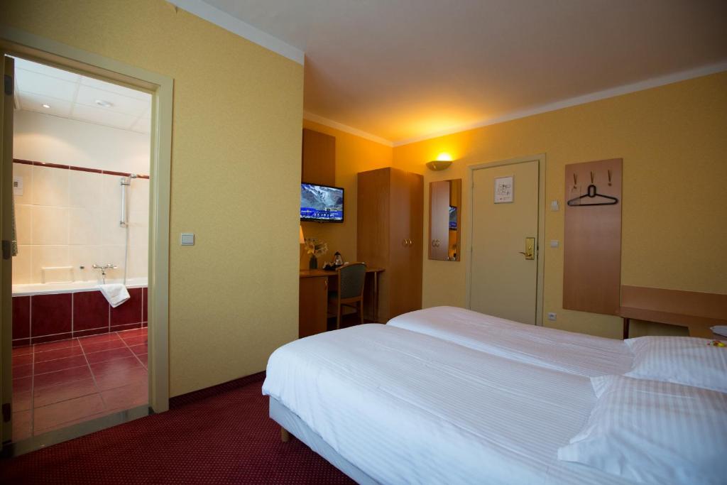 Postel nebo postele na pokoji v ubytování Albion Hotel