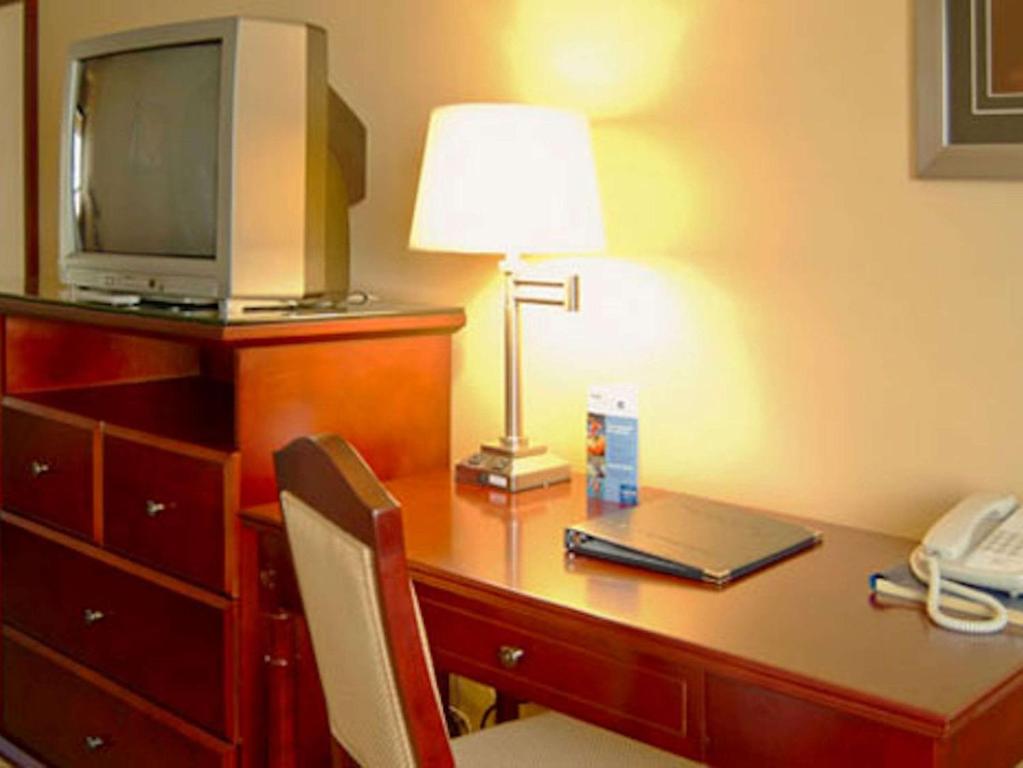 TV a/nebo společenská místnost v ubytování Coast Fraser Inn