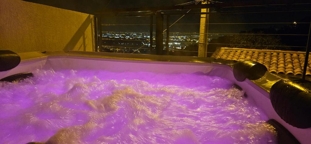 Zdjęcie z galerii obiektu Bella Villa Piscine & jacuzzi w Marsylii